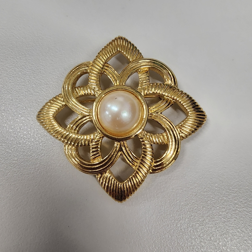 Vintage Gold Tone Faux Pearl Brooch  Openwork Celtic Knot Floral Design Pin